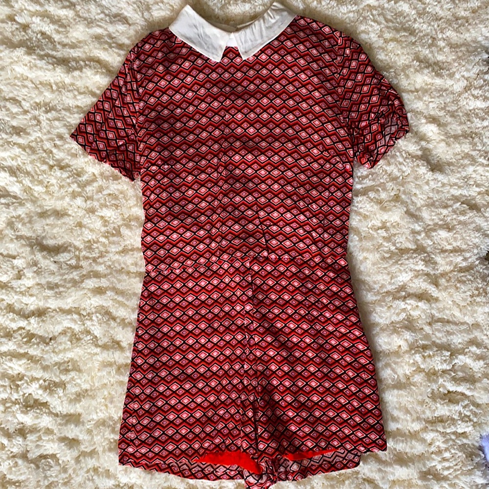 Size s forever 21 woven romper. Worn only once, in my closet since.